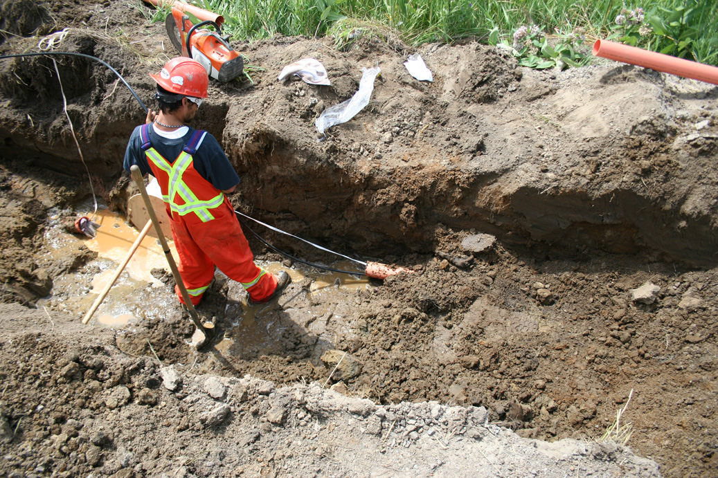 Pulling cable into installed conduit