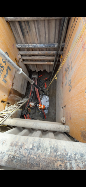 Bottom of hole for installation of a prefrabricated manhole