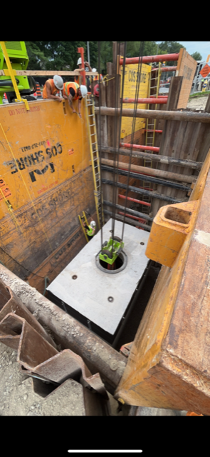 Installation of a prefrabricated manhole